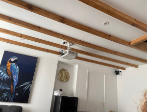 Photo de galerie - Ponçage et traitement des poutres et pose de faux plafond entre poutres