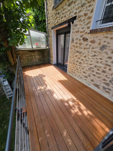 Photo de galerie - Terrasse réalisée par des lames cumaru 