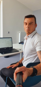 Photo de galerie - Je donne des cours d'informatique pour les personnes âgées et les personnes qui ne savent pas se servir d'un ordinateur .
je dépanne les ordinateurs.
j'installe des logiciels.