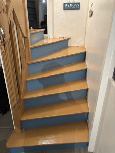 Photo de galerie - Ponçage et peinture d’un escalier 