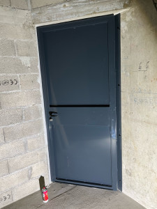Photo de galerie - Porte local poubelle 