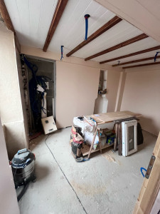 Photo de galerie - Peinture mur chambre gîtes en rénovation 
