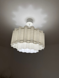 Photo de galerie - Installation du Lustre