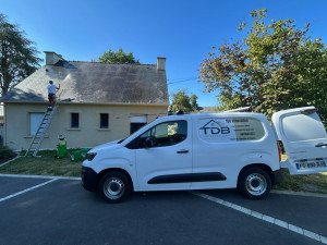 Photo de galerie - Démoussage de la couverture avec un traitement professionnel