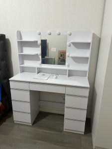 Photo de galerie - Montage d'une maquilleuse XL, cliente très sympa !