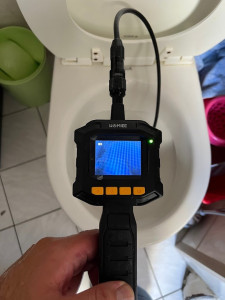 Photo de galerie - Passage de camera dans la canalisation sur un WC bouché 