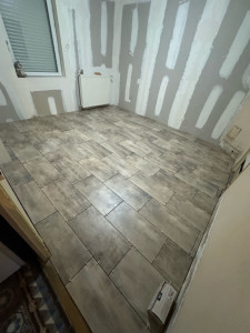 Photo de galerie - Pose de carrelage dans une chambre 