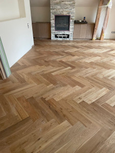 Photo de galerie - Pose de 200m2 de parquet en bâtons rompus.