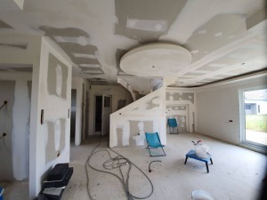 Photo de galerie - Faux Plafond  fixe  et demontable  cloison placo platre  aménagement  de  comblé  décoration  à l'intérieur  