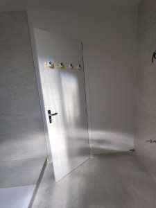 Photo de galerie - Pose de toile de verre, peinture mur et plafond et boiserie (portes)