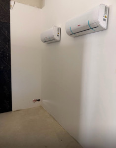 Photo de galerie - Pose d’un bi split pour une salle de serveur
