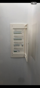 Photo de galerie - Pose d’un tableau électrique encastré dans une rénovation