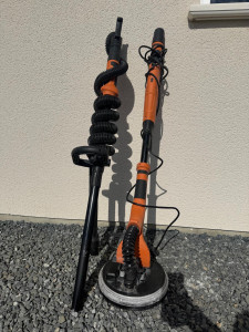 Photo de galerie - Ponceuse girafe murale