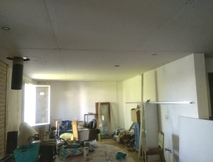 Photo de galerie - Rénovation intérieure complète (réaménagement de l'espace de vie, doublage des plafonds avec isolation, enduit, bandes, peintures...)