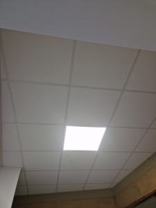 Photo de galerie - Création d’un faux plafond en dalles, pour un rendu esthétique et moderne à la pièce, 
N'hésitez pas à nous faire part de votre projet, nous restons à votre écoute, 