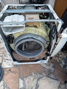 Photo de galerie - Remplacement du joint du hublot d' une  lavante séchante 