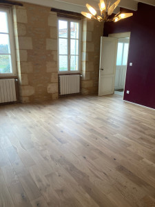 Photo de galerie - Pose de parquet flottant contrecollé dans une maison en pierre