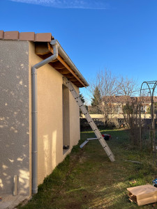 Photo de galerie - Pose des descente et gouttière 