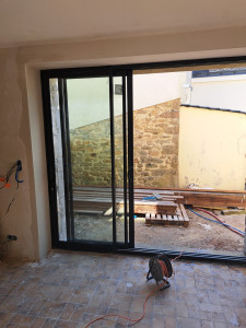 Photo de galerie - Coffrage autour d'une baie Vitré  et raccord de platre 