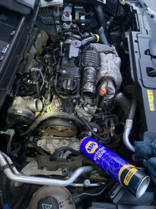 Photo de galerie - Changement arbre à cames avec son carter pour cassé cause mauvais montage distri changé avec vidange et tout les joints de colle et joints spi