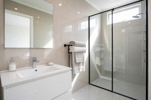 Photo de galerie - Nettoyer le salle de bain complet 