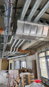 Photo de galerie - Pose vmc plafond avec pièce de transformation pour passage poutre 