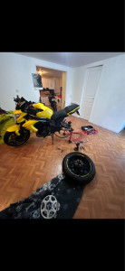 Photo de galerie - Changement kit chaîne et plaquettes ainsi que nettoyage complet des jantes 