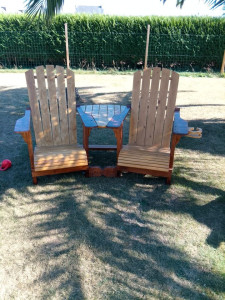 Photo de galerie - Fauteuil Adirondack double avec tablette centrale le tout démontable 