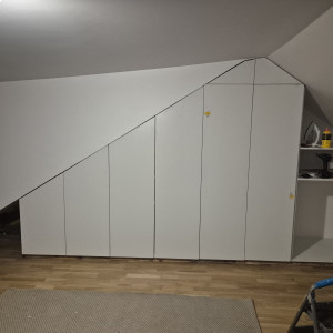 Photo de galerie - Placard sur mesure fait dans la chambre de ma fille .