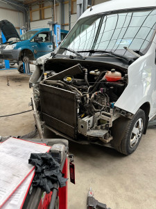 Photo de galerie - Changement de radiateur fourgon Nissan