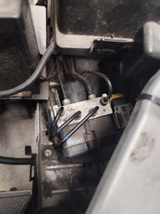 Photo de galerie - Remplacement boîtier ABS et purge du circuit de frein 