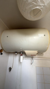 Photo de galerie - Disponibles pour tout vos problèmes de ballon d’eau chaude installation, dépannage, entretien, prestation service.