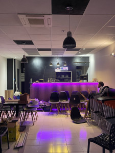 Photo de galerie - Installation de l’arrivée et évacuation d’eau pour tireuse à bière, lavabo et machine à glaçons coté bar et machine à café coté cuisine 