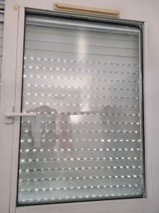Photo de galerie - Remplacement de double vitrage cassé  sur une fenêtre en PVC 