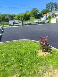Photo de galerie - Réalisation d' un enrobé pour une école 