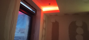 Photo de galerie - Pose de volets roulants électriques et ruban de led multicolores 