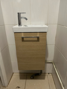 Photo de galerie - Installation d’un lave main dans un WC 