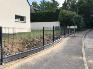 Photo de galerie - Clôture avec plaque 