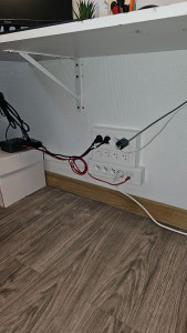 Photo de galerie - Fourniture et pose de goulotte ,tirage 3g2,5 fourniture et pose d'un bloc de 8 prise et un bloc de 4prise+rj45