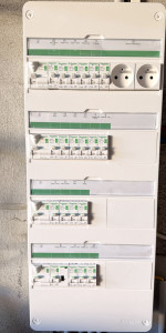 Photo de galerie - Tableau électrique Schneider 4 rangées 