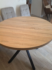 Photo de galerie - Table à manger et chaises
