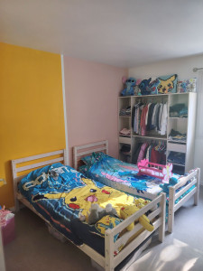 Photo de galerie - Chambre repeinte en deux couleurs 