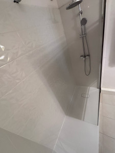 Photo de galerie - Retrait baignoire pour passage douche italienne, bac de douche 170 sur mesure, carrelage , étanchéité , paroi robinetterie 