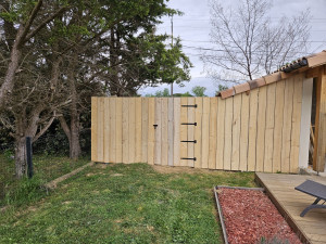 Photo de galerie - Cloture bois sur mesure...
demandez un devis!