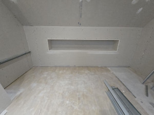 Photo de galerie - Réalisation de niche pour tête de lit avec prise
gain de place et de rangement 