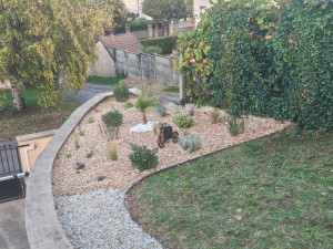 Photo de galerie - Création de un massif méditerranée 