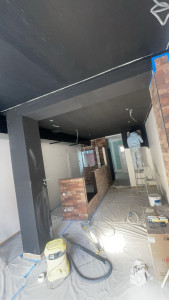 Photo de galerie - Rénovation complète d’un restaurant : création et modification des espaces, travaux de peinture, habillage mural, électricité et préparation des différentes finitions.