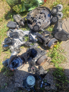 Photo de galerie - Mécanicien de disponible  au 0661141905 ainsi que camionnette de disponible pour les livraisons 