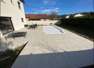 Photo de galerie - Pose 130m2 dalles sur plot 60x60