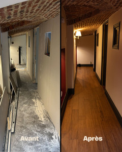 Photo de galerie - Pose de parquet, peinture, luminaire, moulures et plinthes pour couloir dans une ambiance feutrée lounge.